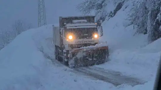 Bartın'da kar kalınlığı 120 santimetreyi aştı
