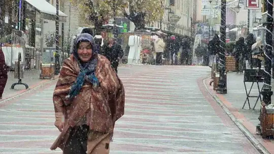 Bartın'da kar kalınlığı 120 santimetreyi aştı