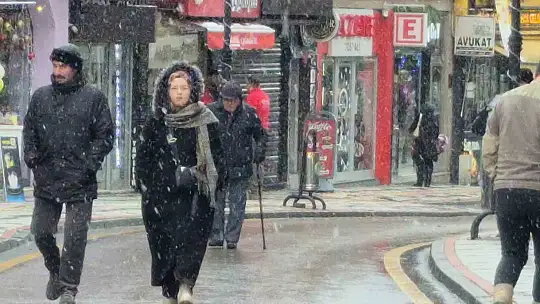 Bartın'da kar kalınlığı 120 santimetreyi aştı