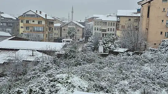 Bartın'da kar kalınlığı 120 santimetreyi aştı