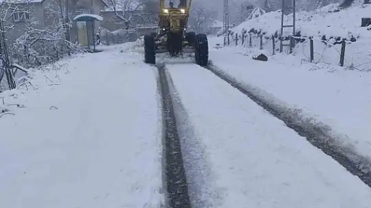 Bartın'da karla mücadele çalışmaları devam ediyor