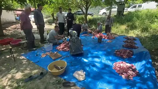 Bartın'da kurbanlar dualarla kesildi