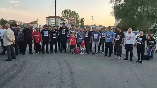 Bartın'da polisler, şehitlerin fotoğrafları ile yürüdü
