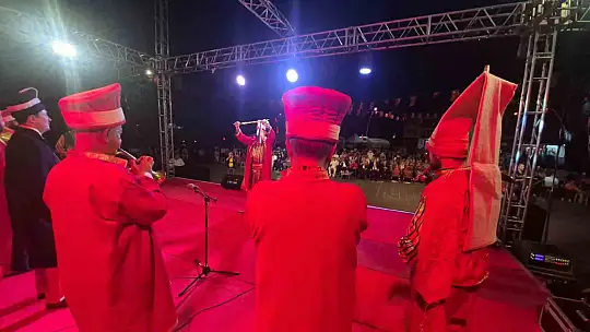 Bartın'da polisler, şehitlerin fotoğrafları ile yürüdü