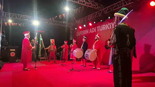 Bartın'da polisler, şehitlerin fotoğrafları ile yürüdü