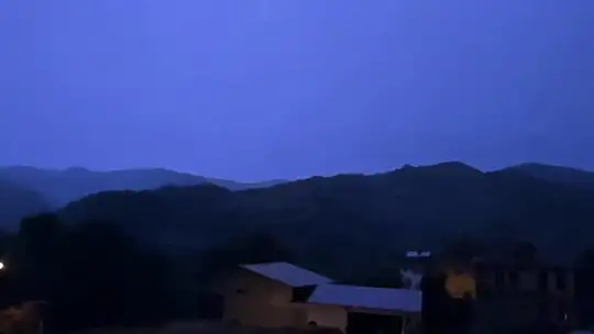 Bartın'da şimşekler geceyi aydınlattı