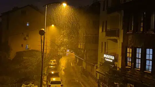 Bartın'da vatandaşların fırtınayla imtihanı kamerada