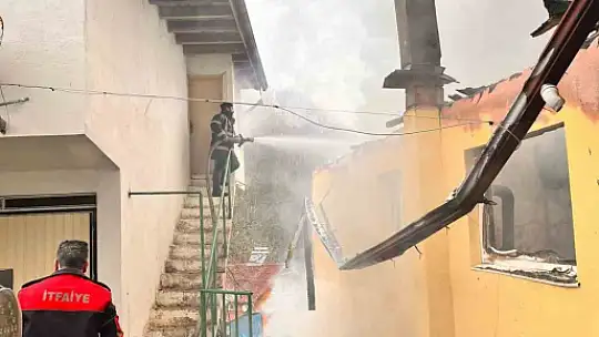 Bartın'da yanan ev kullanılamaz hale geldi