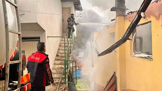 Bartın'da yanan ev kullanılamaz hale geldi