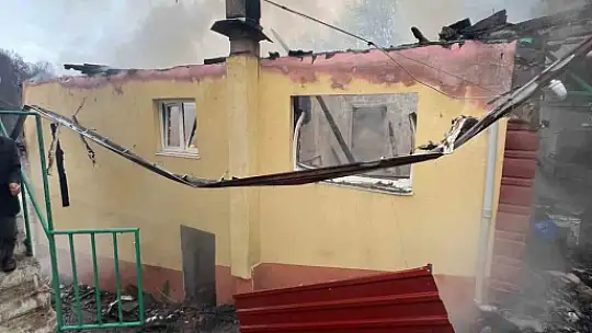 Bartın'da yanan ev kullanılamaz hale geldi
