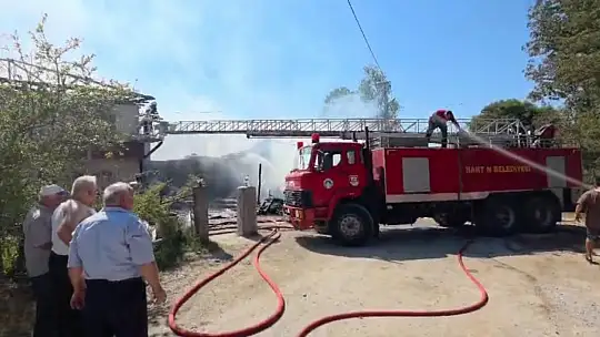 yangında bir ev ve ahır kül oldu