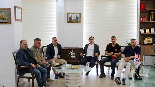 Başarılı müdürlere plaket verildi
