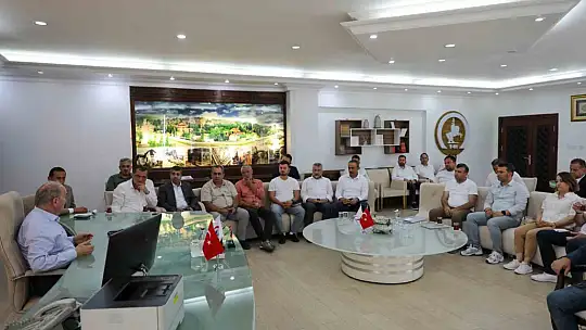 Başarılı müdürlere plaket verildi