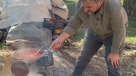 Başkan Bozkurt tencere başında armut pekmezini tanıttı