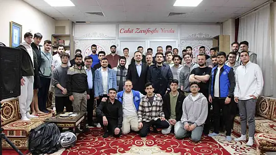 Başkan yardımcısı Eminoğlu gençlerle sahur yaptı