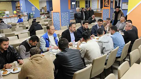Başkan yardımcısı Eminoğlu gençlerle sahur yaptı