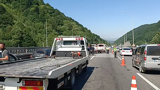 Bayram dönüş trafiğinde 18 araç birbirine girdi