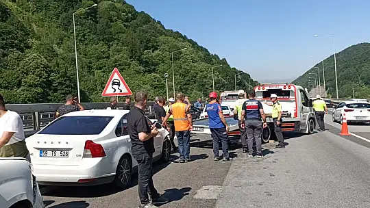 Bayram dönüş trafiğinde 18 araç birbirine girdi