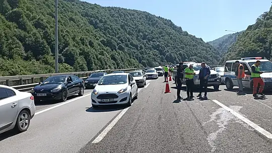 Bayram dönüş trafiğinde 18 araç birbirine girdi