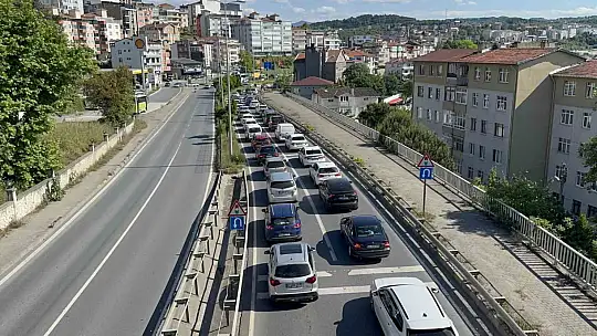 Bayram dönüşü trafik kilitlendi