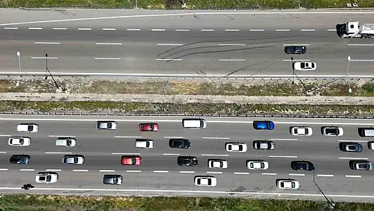 Bayram trafiği sürüyor: Bolu'da kilometrelerce kuyruk