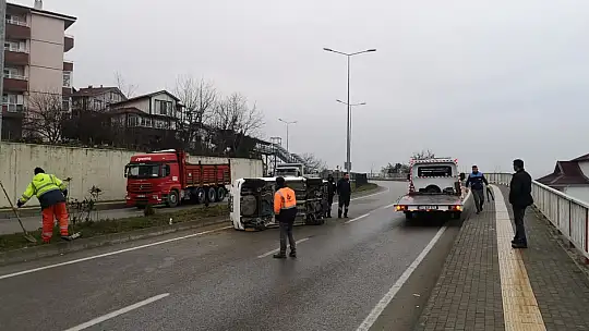 Kontrolden çıkıp karşı şeride devrildi