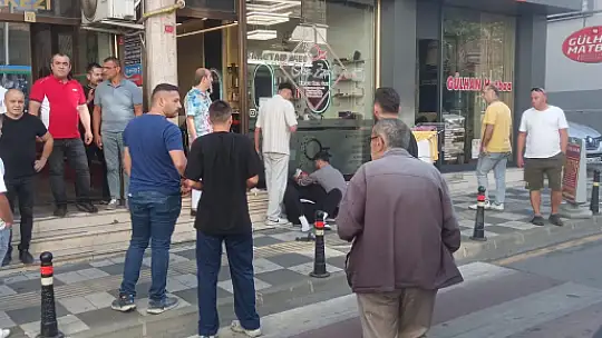 Kanlar içinde kalan yaralılar var