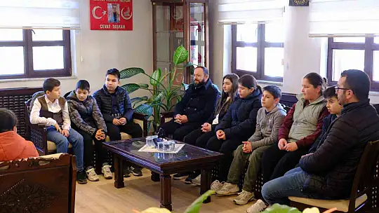 Belediye Başkanı Taşkan'dan 'Gassal' videosu ile sosyal medyada büyük beğeni toplayan öğrencilere teşekkür