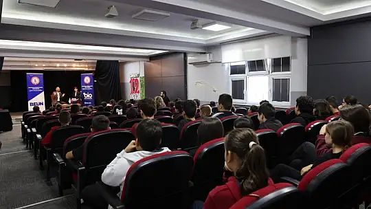 BEUN Bilim Kafede öğrenciler şiddete 'Hayır' dedi