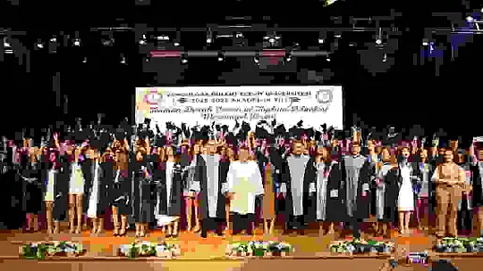 BEUN'da başarı ve mutluluk diplomalarla taçlandı