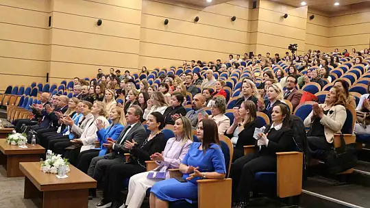 BEUN'de Hemşirelik Haftası'na özel tarihi defile