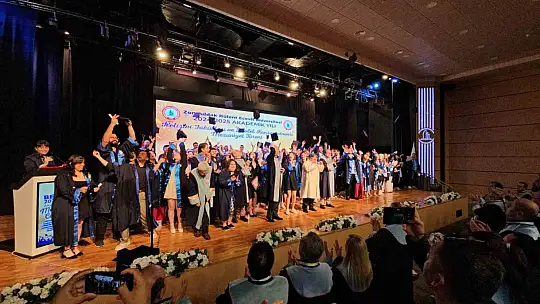 BEUN'de mezuniyet coşkusu: Sanat ve iletişimin gücüyle geleceğe uğurlandılar