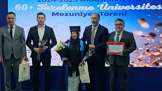 BEUN Tazelenme Üniversitesi'nde mezuniyet sevinci