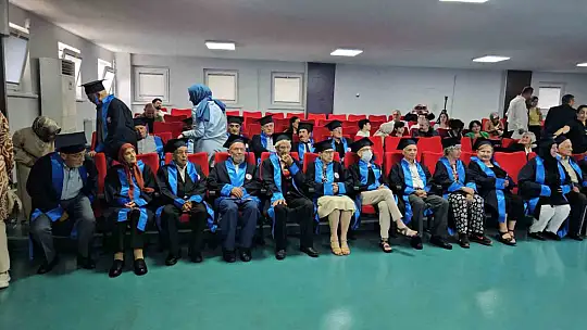 BEUN Tazelenme Üniversitesi'nde mezuniyet sevinci