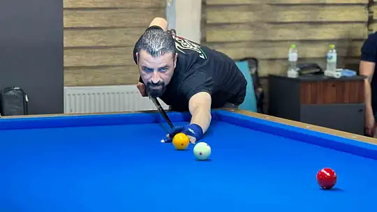 Bilardoda şampiyon Kahraman oldu