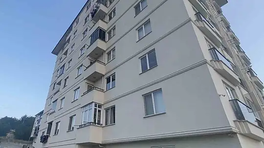 Binanın 7. katından düşen çocuk hayatını kaybetti