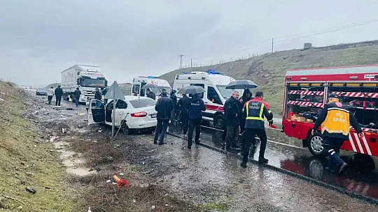 Bingöl'de trafik kazası : 1 ölü 2 yaralı