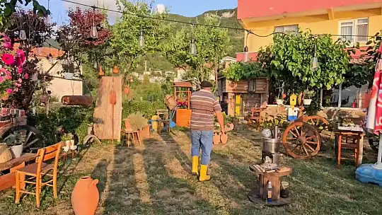 Bir hevesle başladı, çocukluğuna yolculuk için bahçesini adeta müzeye dönüştürdü