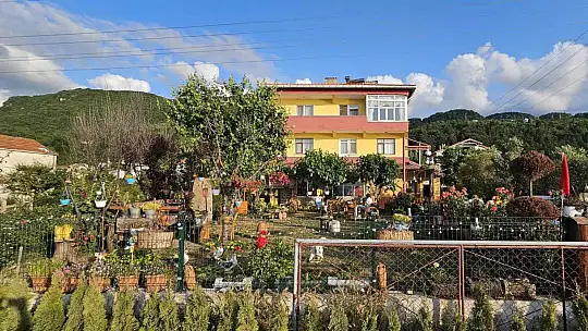 Bir hevesle başladı, çocukluğuna yolculuk için bahçesini adeta müzeye dönüştürdü