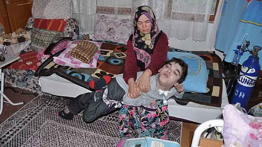 Bir köy onu çok sevdi, şimdi gözyaşlarıyla uğurluyor