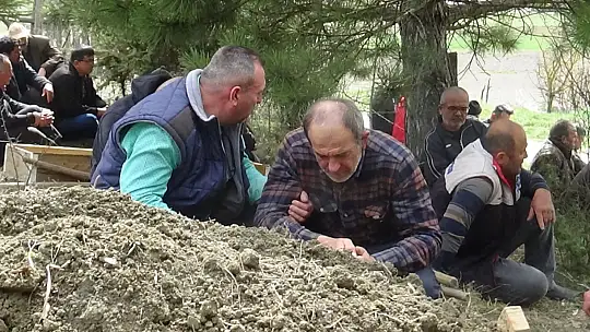 Bir köy onu çok sevdi, şimdi gözyaşlarıyla uğurluyor