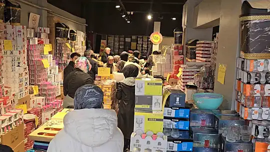 Bir ürün daha fazla alabilmek birbirleriyle yarıştılar