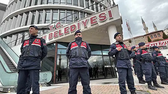 Bolu Belediyesi'nde jandarma ekipleri inceleme çalışmasını bitirdi: Evraklar götürüldü