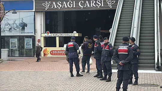 Bolu Belediyesi'nde jandarma ekipleri inceleme çalışmasını bitirdi: Evraklar götürüldü