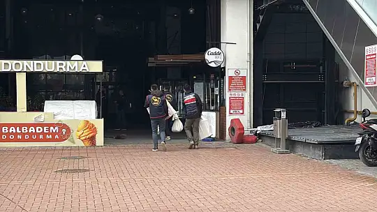 Bolu Belediyesi'nde jandarma ekipleri inceleme çalışmasını bitirdi: Evraklar götürüldü