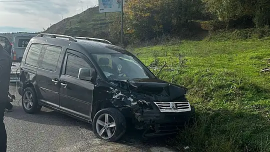 Bolu D-100'de iki araç çarpıştı: 5 yaralı