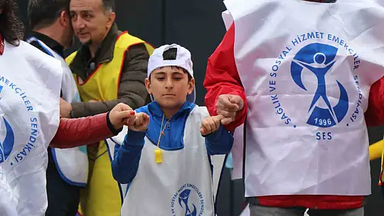 Bolu'da 1 Mayıs halaylar çekilerek kutlandı