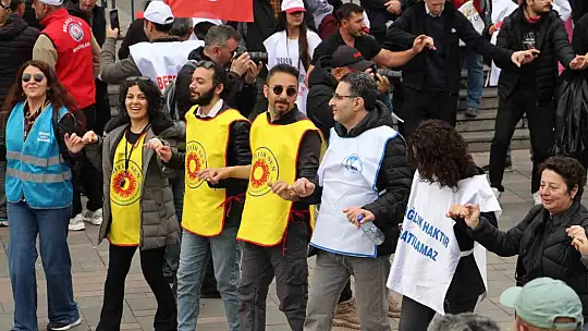 Bolu'da 1 Mayıs halaylar çekilerek kutlandı