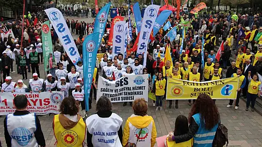 Bolu'da 1 Mayıs halaylar çekilerek kutlandı