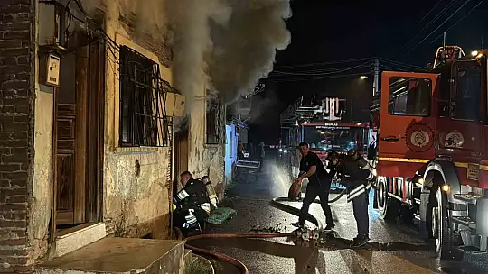 Bolu'da 2 katlı ahşap evde sobadan kaynaklı yangın çıktı: 1 yaralı